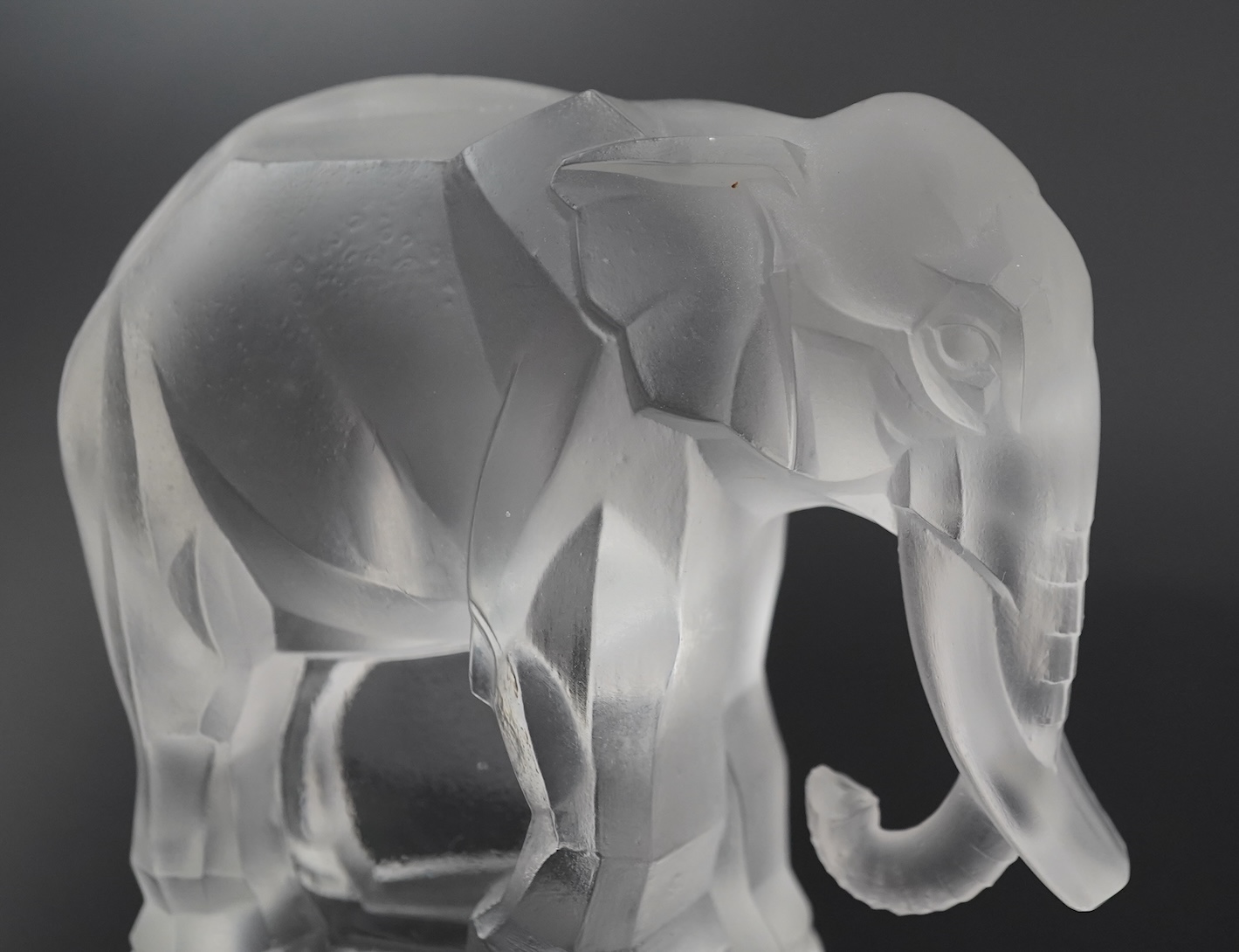 Lalique: A 'Toby Éléphant' presse-papiers/paperweight